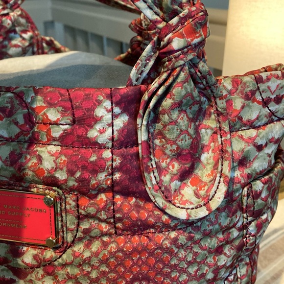 NWT...MARC by Marc Jacob’s nylon tote - Picture 4 of 14